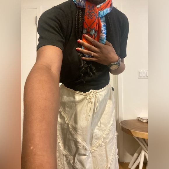 Custom made cream colored linen skirt; size medium; structured hem - Picture 2 of 4